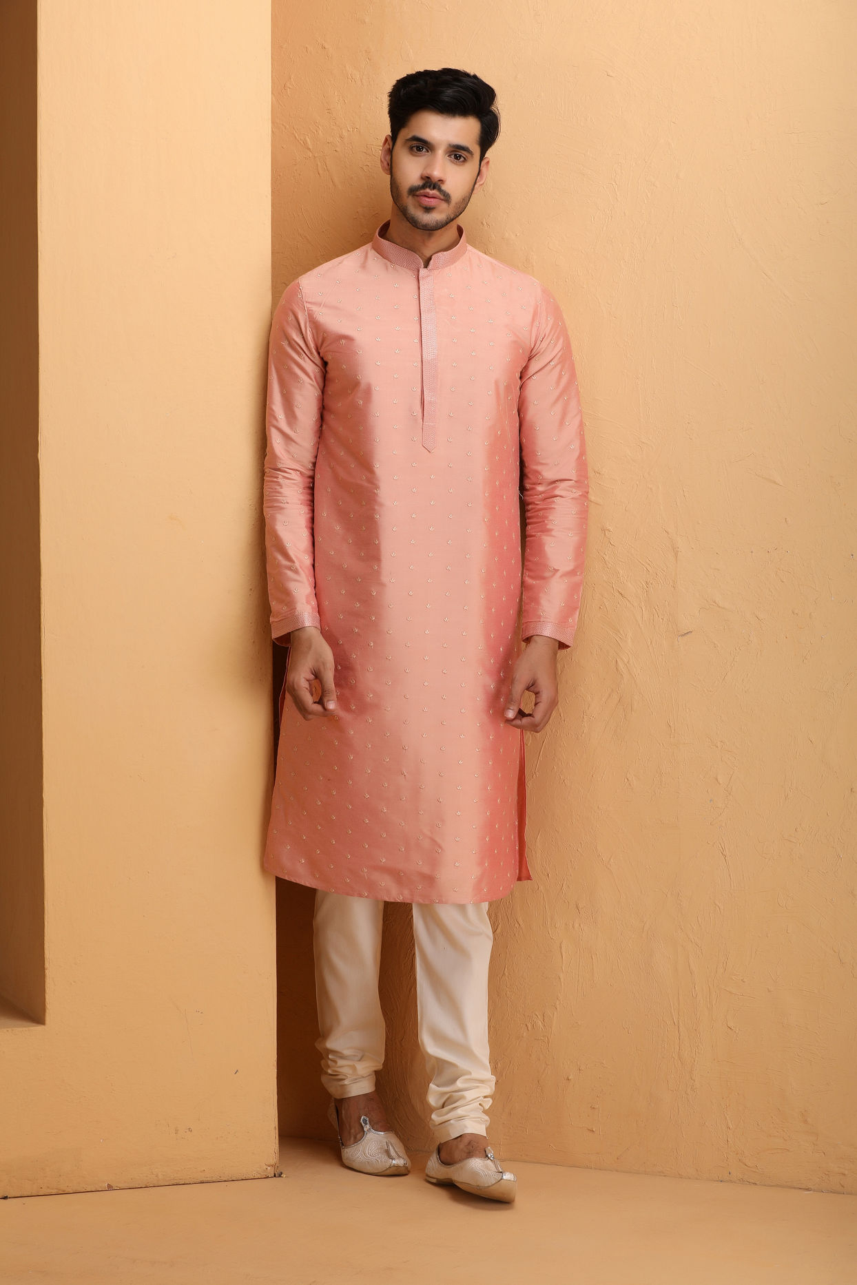 Pastel Pink Kurta With Embroidery Work image number 0